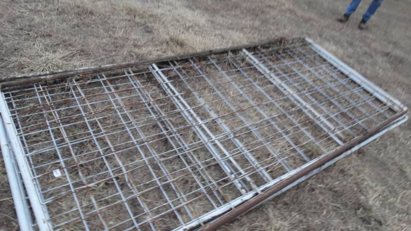 lot 421 image: 3 corral panels- 123 long x 55 tall