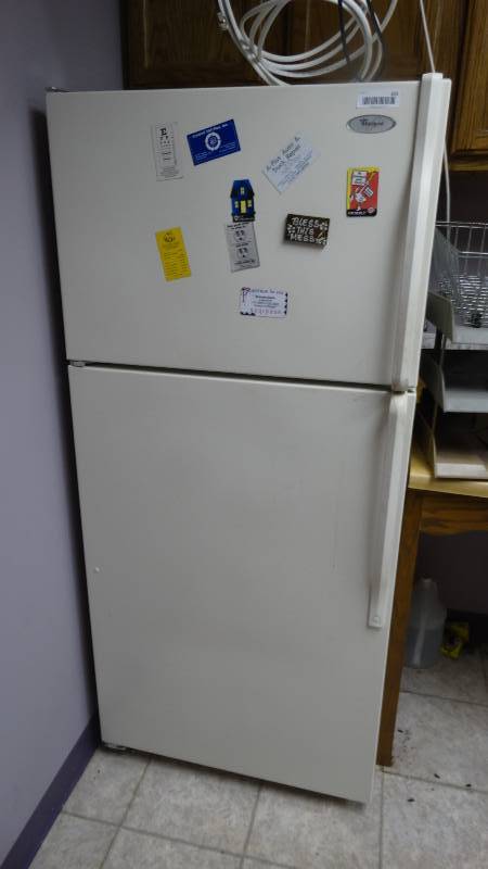 lot 425 image: Whirlpool refrigeratorfreezer