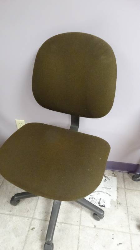 lot 428 image: Office chair on wheels