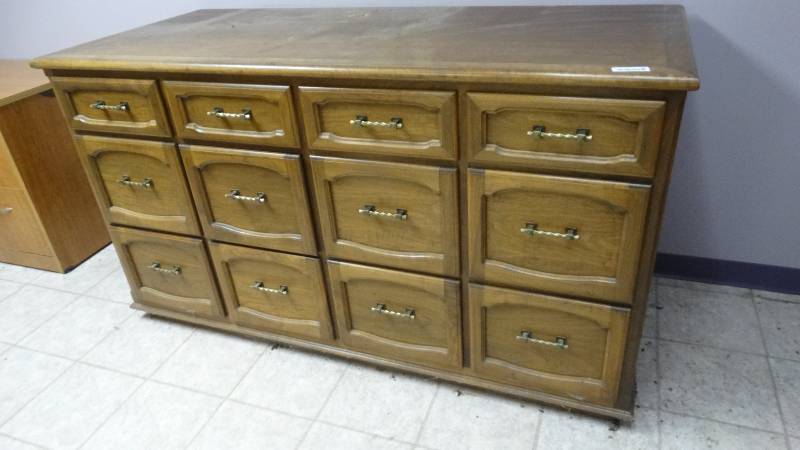 lot 431 image: Very nice wood 12 drawer cabinet