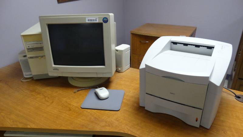 lot 433 image: Computer monitor printer speaker