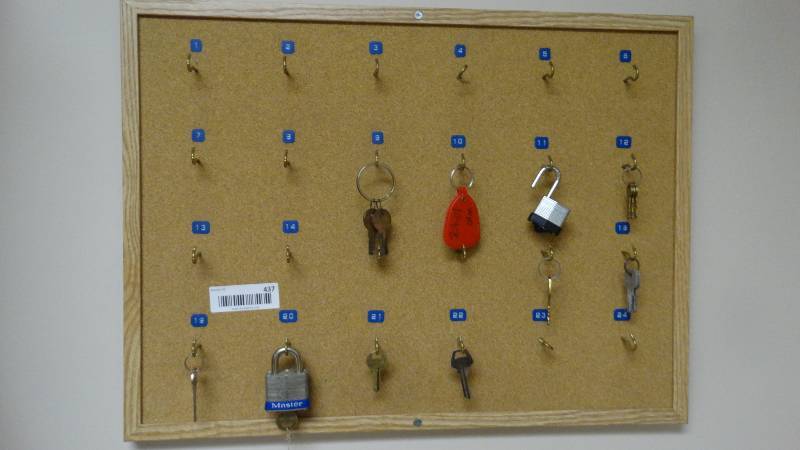 lot 437 image: Key board