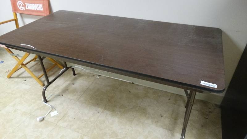 lot 440 image: Folding table