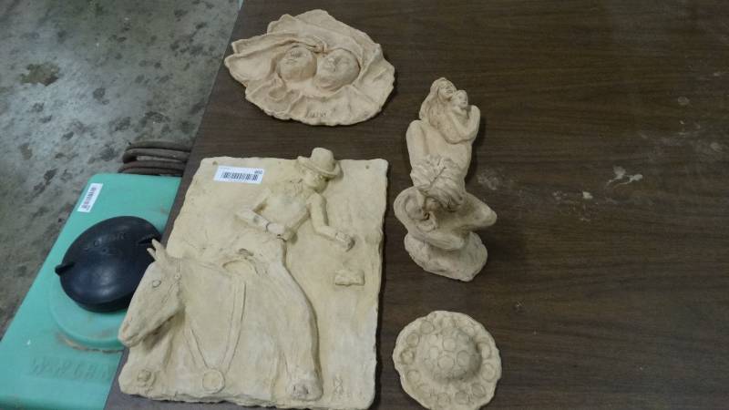 lot 460 image: 4 pcs handmade clay art