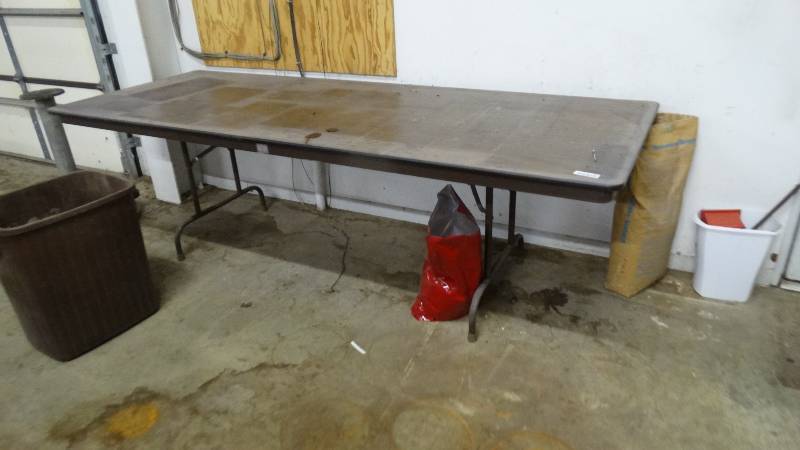 lot 472 image: 8 ft folding table