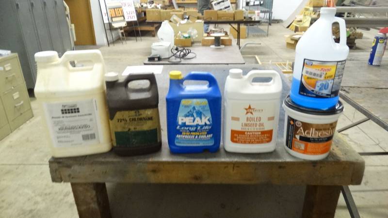 lot 475 image: Lot of chemicals