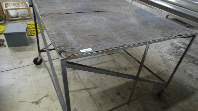 lot 478 image: Shop table on wheels