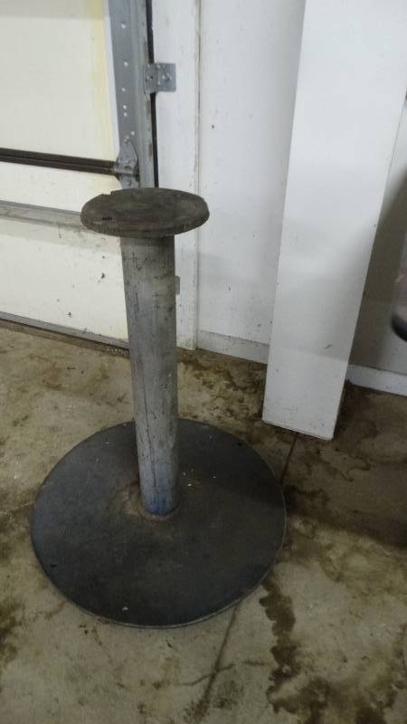 lot 479 image: Heavy duty metal vise stand