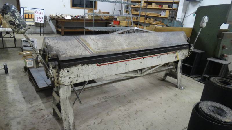 lot 486 image: Chicago commercial steel bending brake- Size 818- 8 ft table