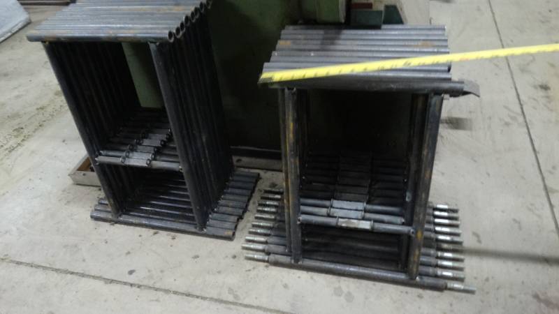 lot 487 image: 20 metal frame legs- 10 can handle wheels