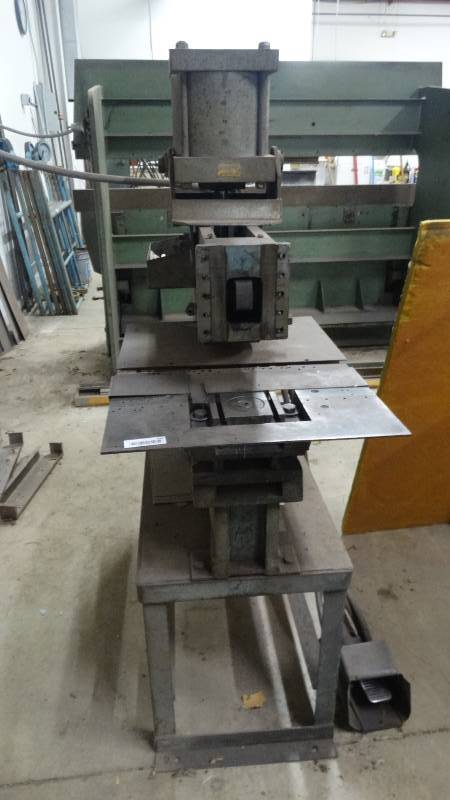 lot 490 image: The S.P. manufacturing company commercial metal press