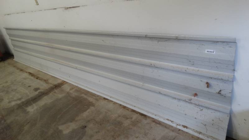 lot 506 image: Long sheet of metal siding