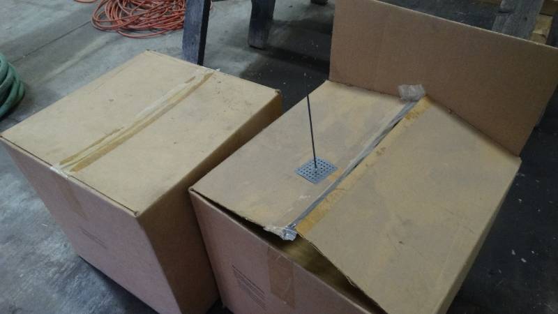 lot 507 image: 2 new cases of insulation hangers