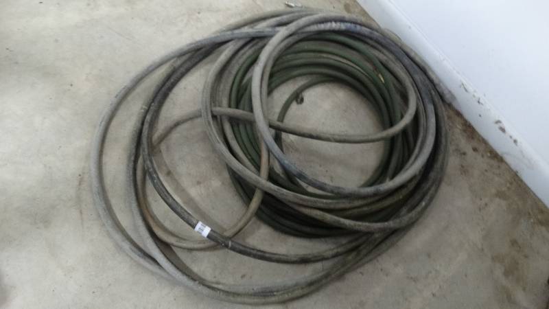 lot 510 image: 2 air hoses