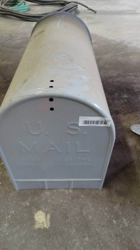 lot 521 image: Large mail box