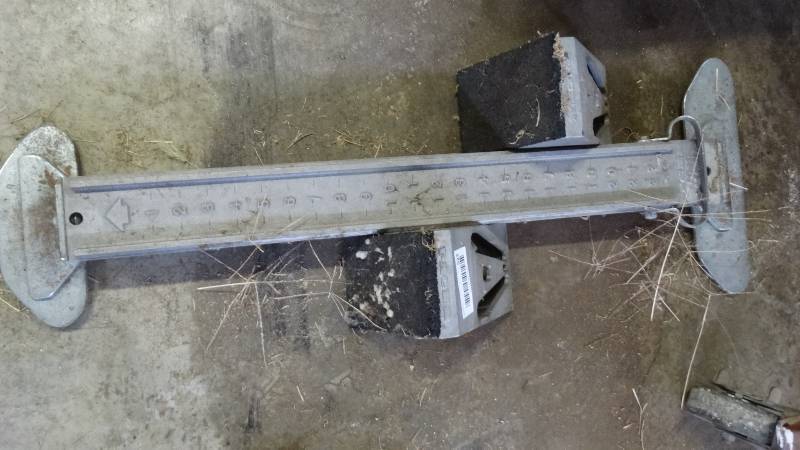 lot 522 image: Track starting block
