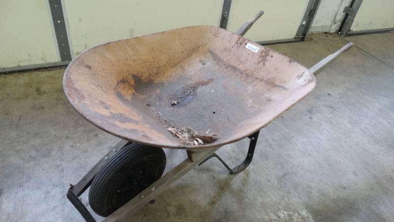 lot 524 image: Wheel barrow