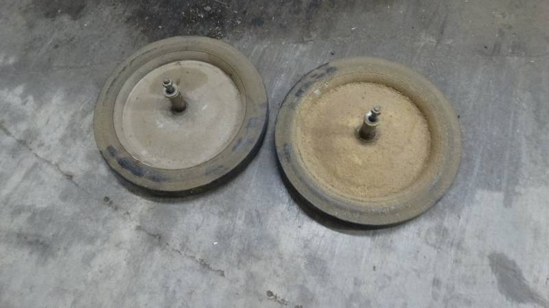 lot 538 image: 2 gate wheels- 12