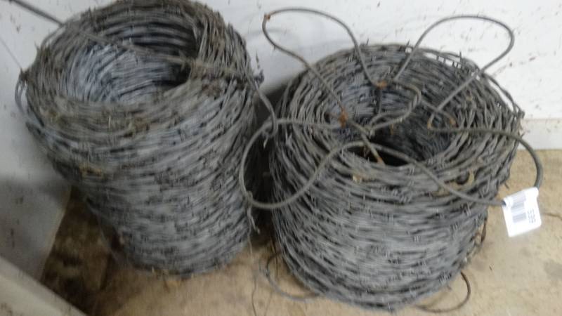 lot 539 image: 2 rolls of barbed wire