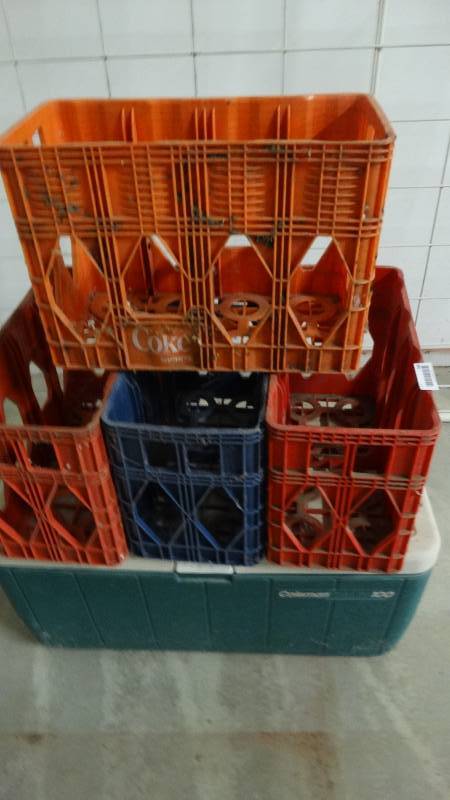 lot 549 image: Cooler & 4 pop crates