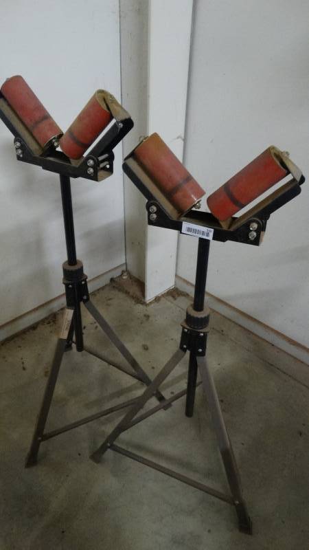 lot 550 image: 2 adjustable pipe roller stands