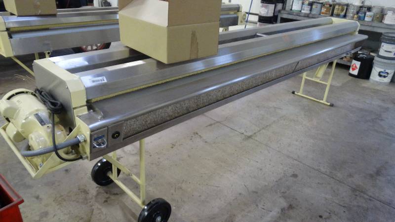 lot 567 image: Job Pal II duct board cutting machine w set of cutting tools- New