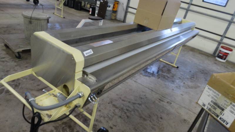 lot 568 image: Job Pal II duct board cutting machine w set of cutting tools- New