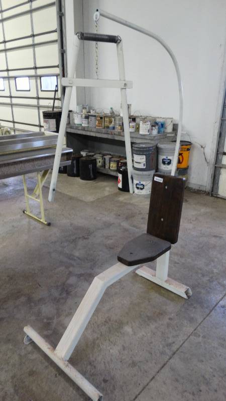 lot 571 image: Home made work out bench