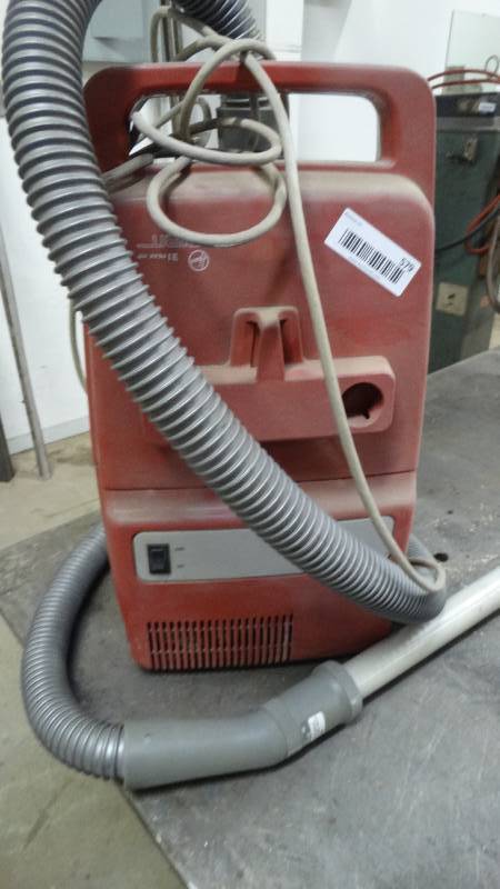 lot 579 image: Hoover vacuum
