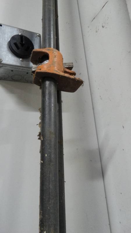 lot 582 image: 2 pipe clamps- 10 long