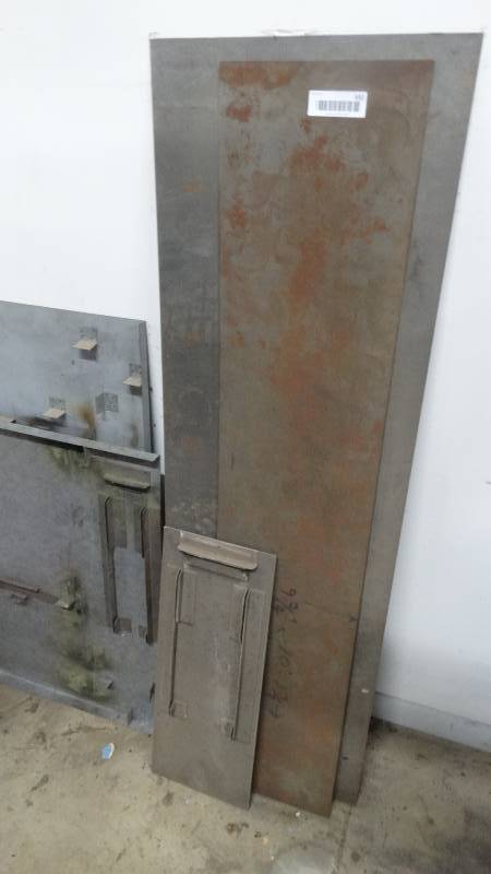 lot 592 image: Leg jigs & flat metal