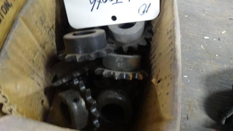 lot 598 image: Assortment of sprockets