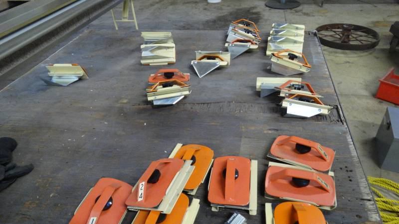 lot 599 image: Lot of 26 duct board cutting tools