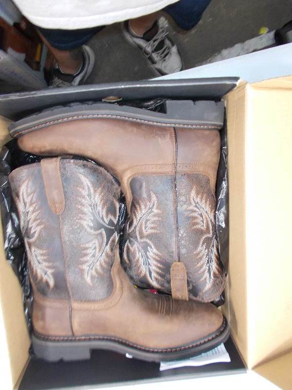 lot 4367 image: ariat slip onwork boots