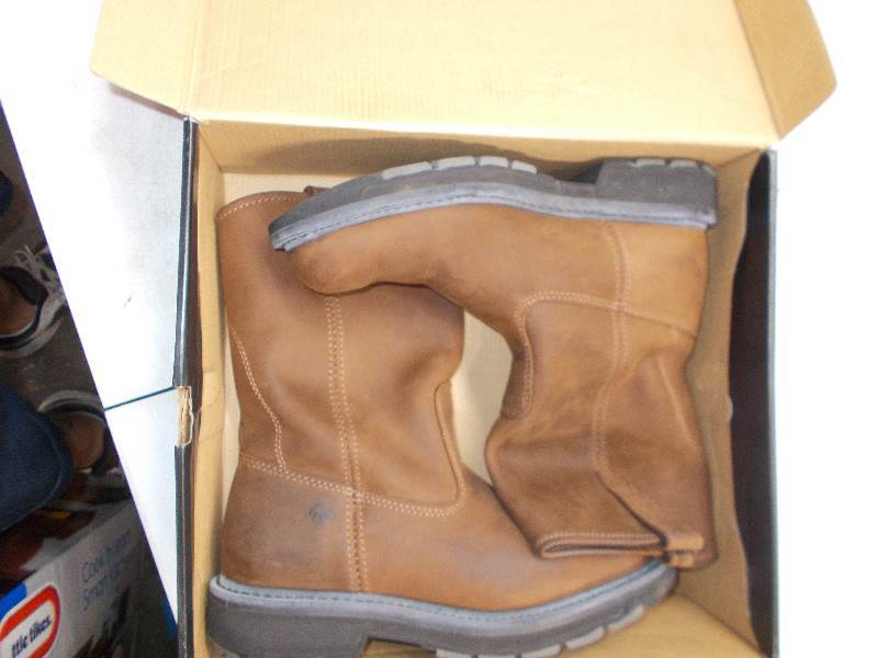 lot 4376 image: wolverine slip on work boots