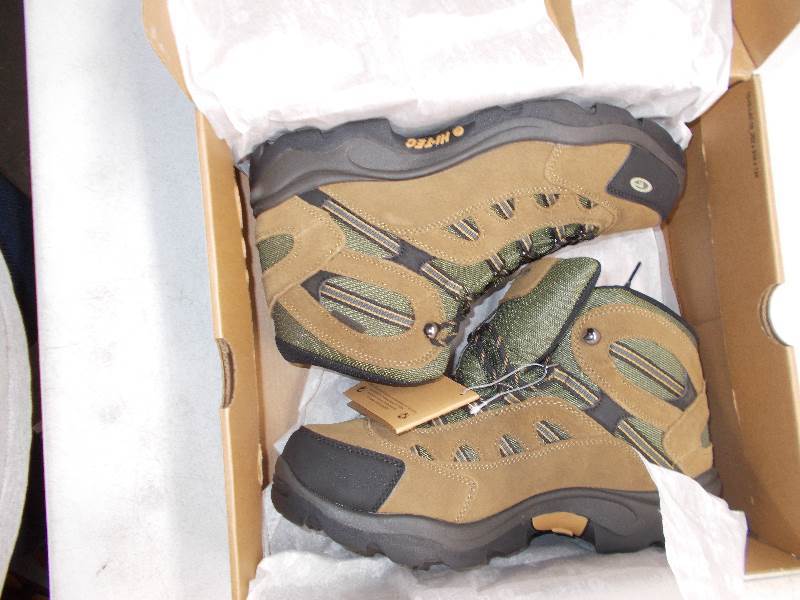 lot 4370 image: hi tec hiking boots