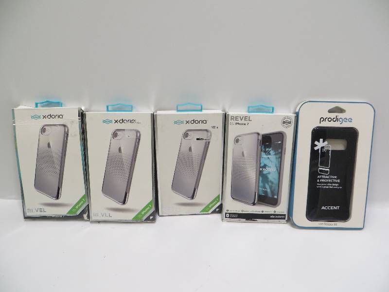 lot 1014 image: Lot of 4 iphone 7 cases and 1 galaxy S8 case