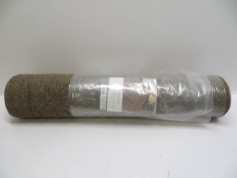 lot 1041 image: Threshold runner 24x84