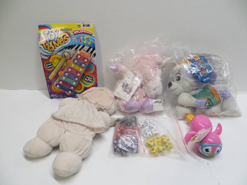lot 1047 image: Misc toys