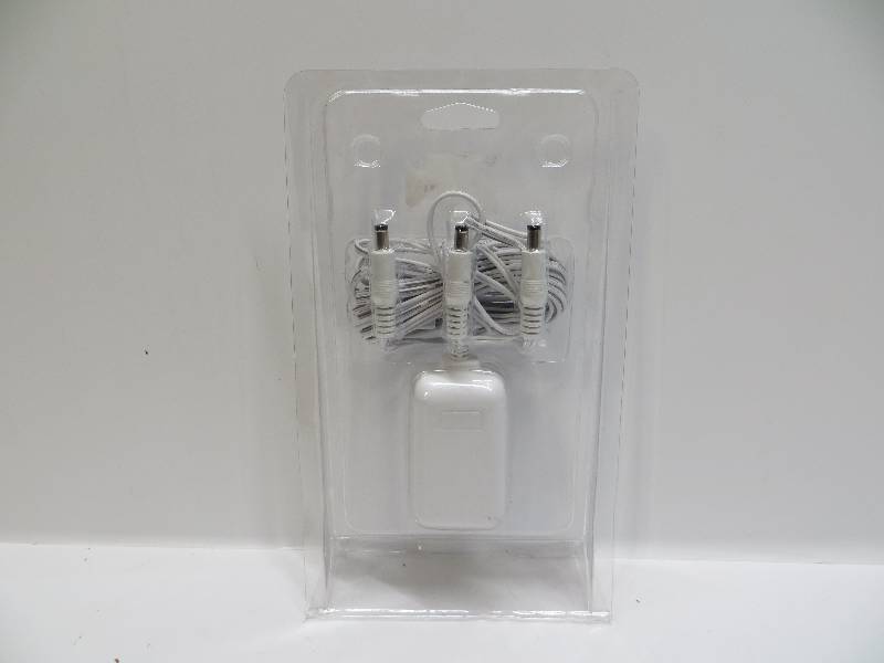 lot 1077 image: Dozen AC adapter  4.5v