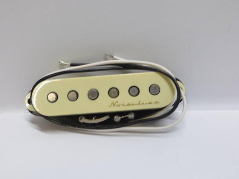 lot 1110 image: Vintage noiseless strat neckmiddle pickup