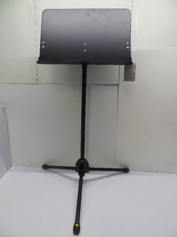 lot 1144 image: Musicians gear heavy duty folding music stand