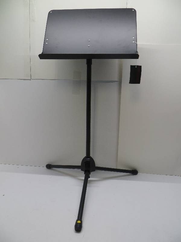 lot 1159 image: Musicians gear heavy duty folding music stand