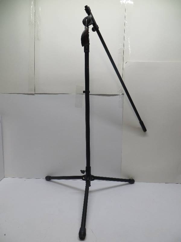 lot 1155 image: Musicians gear tripod mic stand with fixed boom