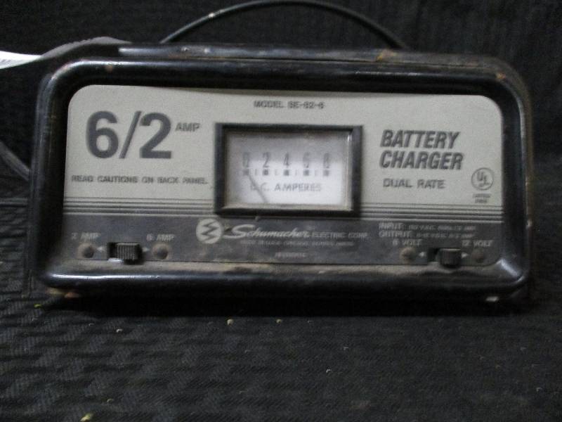 lot 216 image: Schumacher Battery Charger