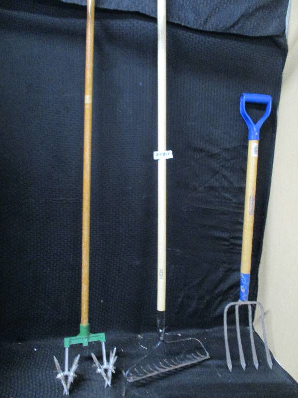 lot 273 image: Lot of Outdoor Tools
