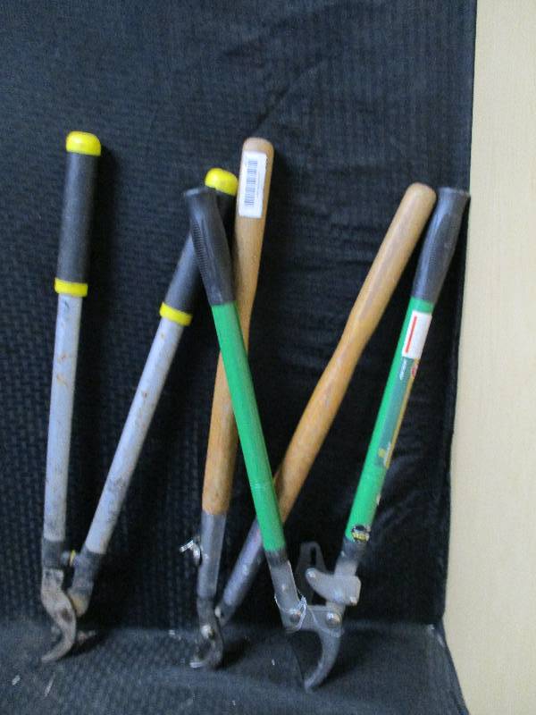 lot 277 image: Lot of Trimmers