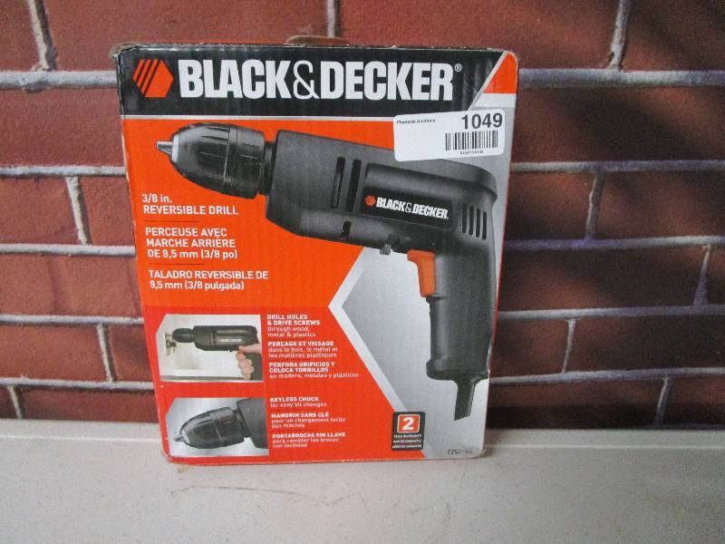 lot 1049 image: Black and Decker 38in. reversible drill corded