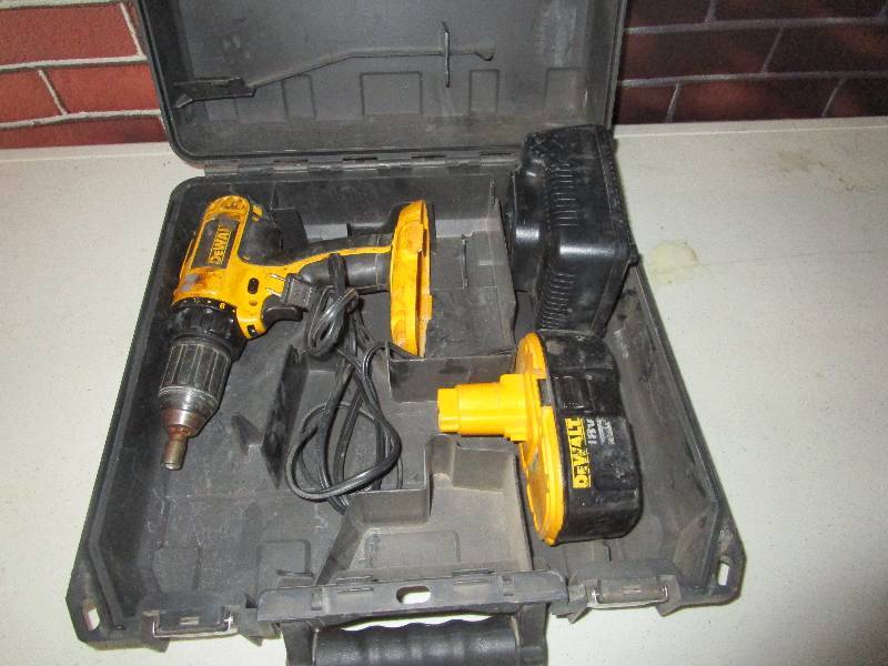 lot 1050 image: DeWalt Power Drill