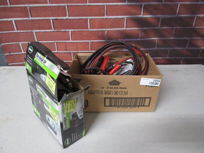 lot 1054 image: Tire Inflator & Jumping Cable Lot